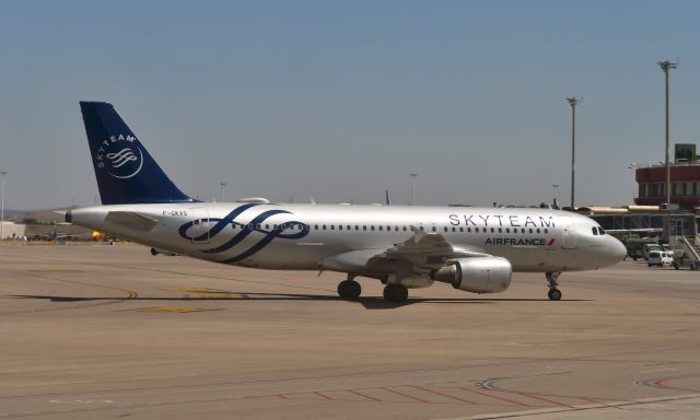 Airbus A320 (F-GKXS) - Air France Airbus A320-214 F-GKXS in Madrid 