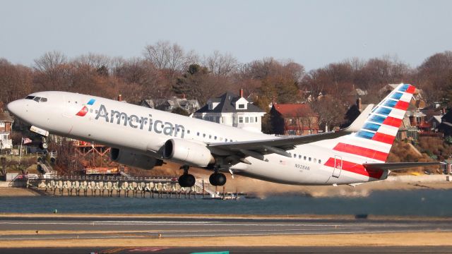 Boeing 737-800 (N928AN) - An American 737 taking to the skies at BOS!