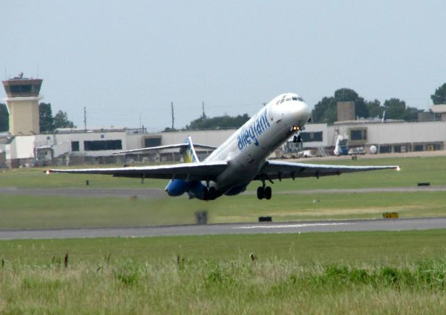 McDonnell Douglas MD-83 (N878GA) - Taking off from 14 at Shreveport Regional.