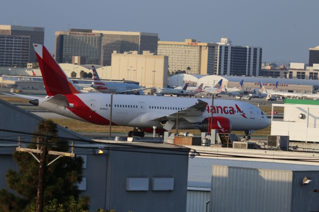 Boeing 787-8 (N785AV)