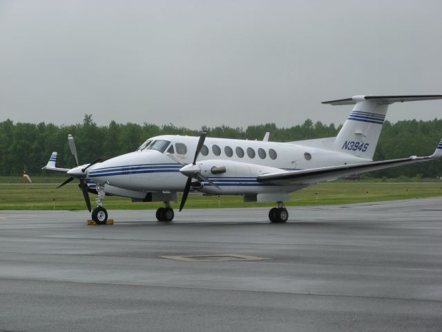 Beechcraft Super King Air 300 (N394S) - 2008 BEECHCRAFT SUPER KING AIR 300 ready for next assignment. (Photo taken 5/28/09)