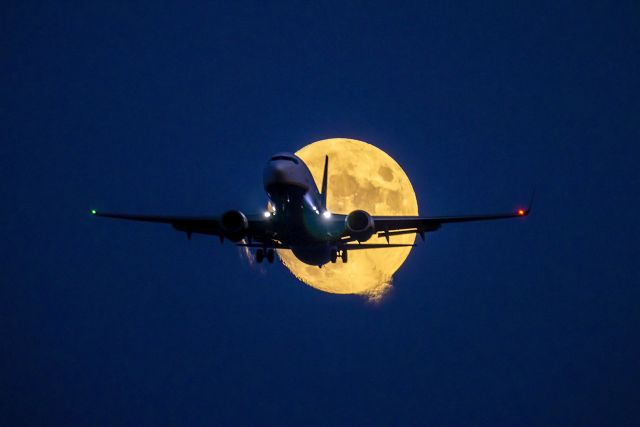 Boeing 737-800 (9H-QCZ) - Shot from the roof of my home on approach to RWY 31 at LMML.