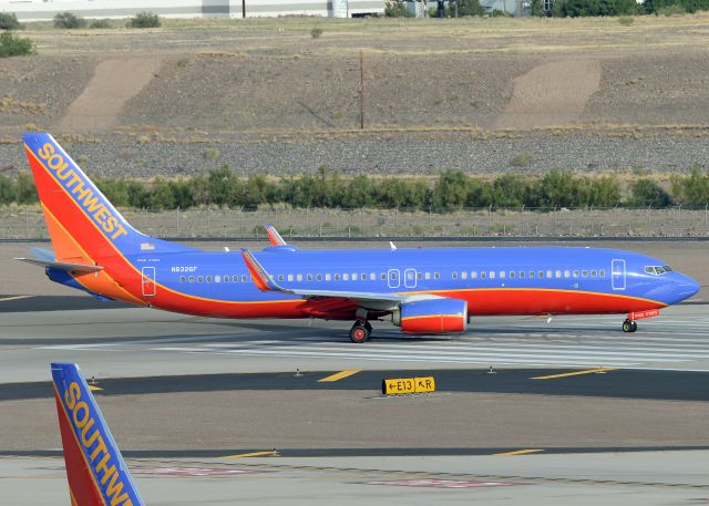 Boeing 737-800 (N8326F)