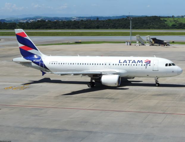 Airbus A320 (PR-MHF)