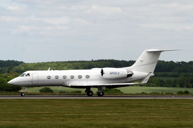 Gulfstream Aerospace Gulfstream IV (N200LC) - Departing R26 on 13-May-11 heading for KTEB.