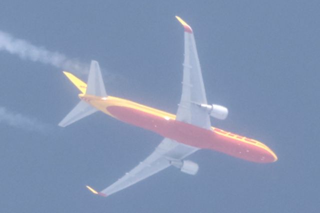 G-DHLM — - G-DHLM Boeing B-767 324 ER DHL  AIR UK. Altitude 10058 Mètres. Vitesse 1000 KM/H. Survolant la ville de Lavaltrie QC. Le 13-03-2025 à 10:09.