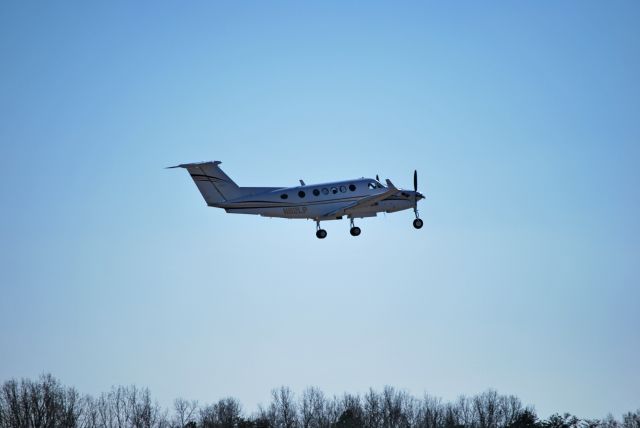 Beechcraft Super King Air 300 (N82LP)