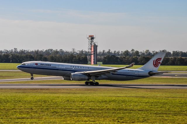 Airbus A330-300 (B-5906)