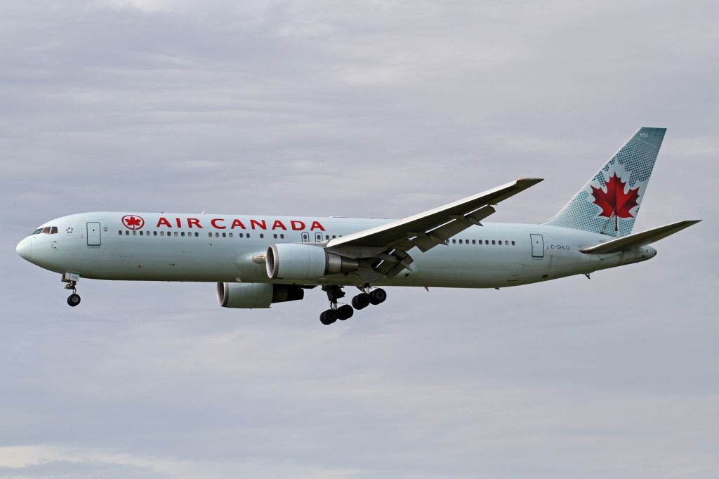 BOEING 767-300 (C-GHLQ)
