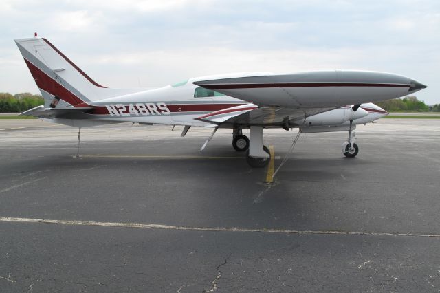 Cessna Caravan (N248RS) - Its a C310. Classic beauty.