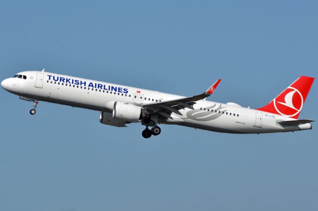 Airbus A321 (TC-LTE)