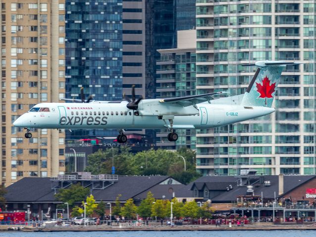 de Havilland Dash 8-400 (C-GBJZ)