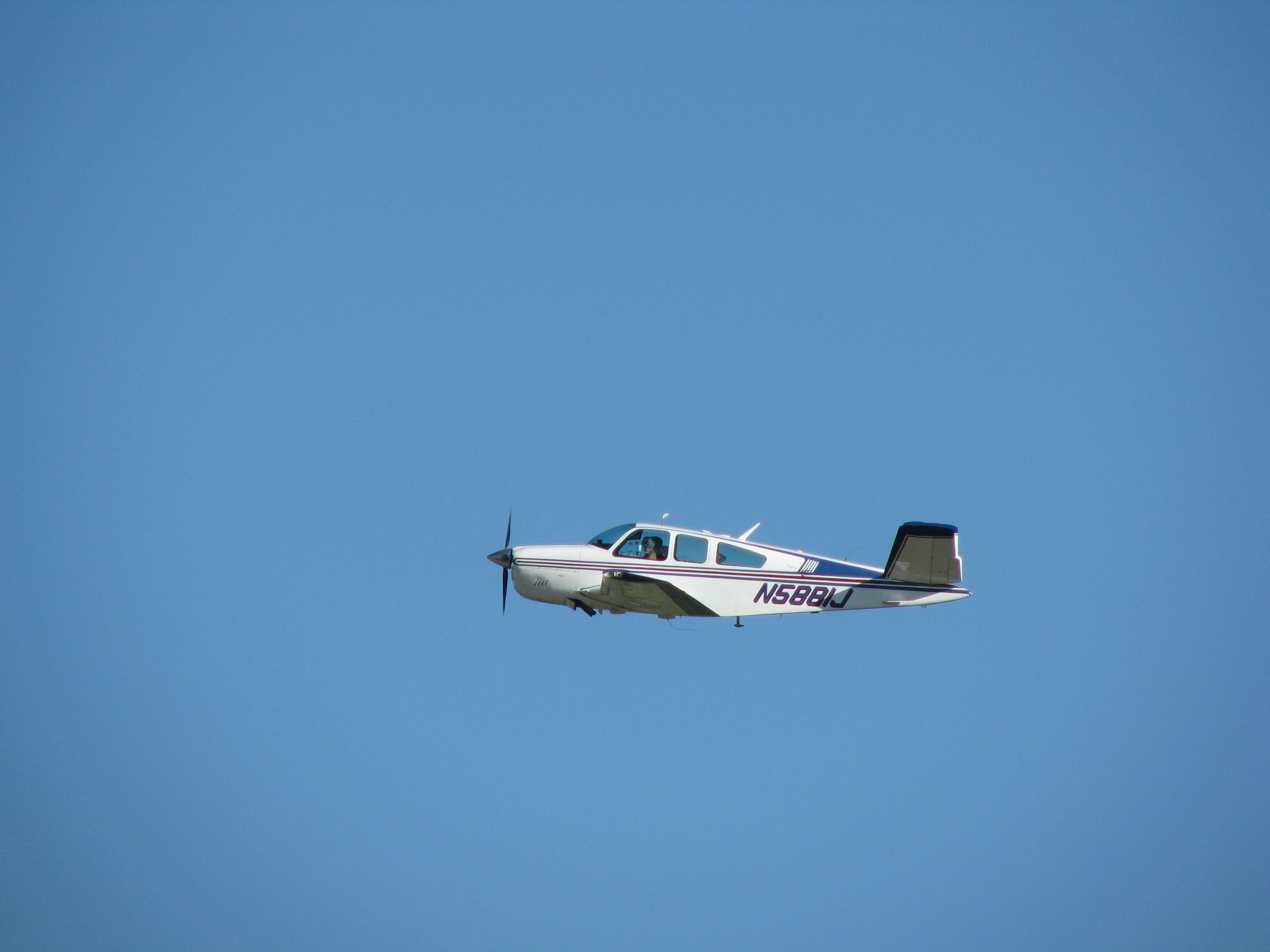 Beechcraft 35 Bonanza (N5881J) - Bananza departing 22 heading to a fly-in breakfast.