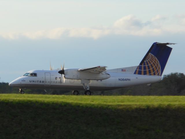 de Havilland Dash 8-200 (N364PH)