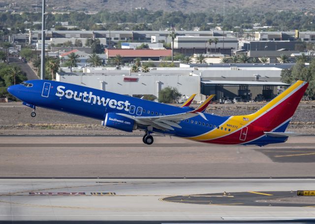 Boeing 737-800 (N8537Z)