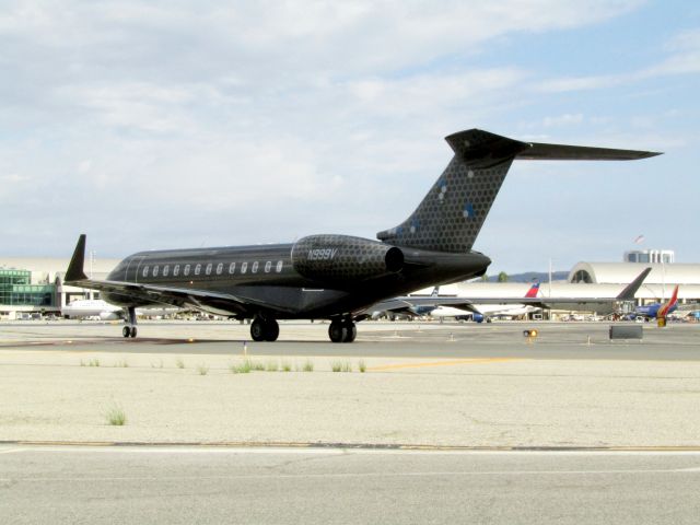 Bombardier Global Express (N999V) - Taxiing to RWY 20R 