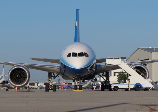 Boeing 787-8 (N787BX)