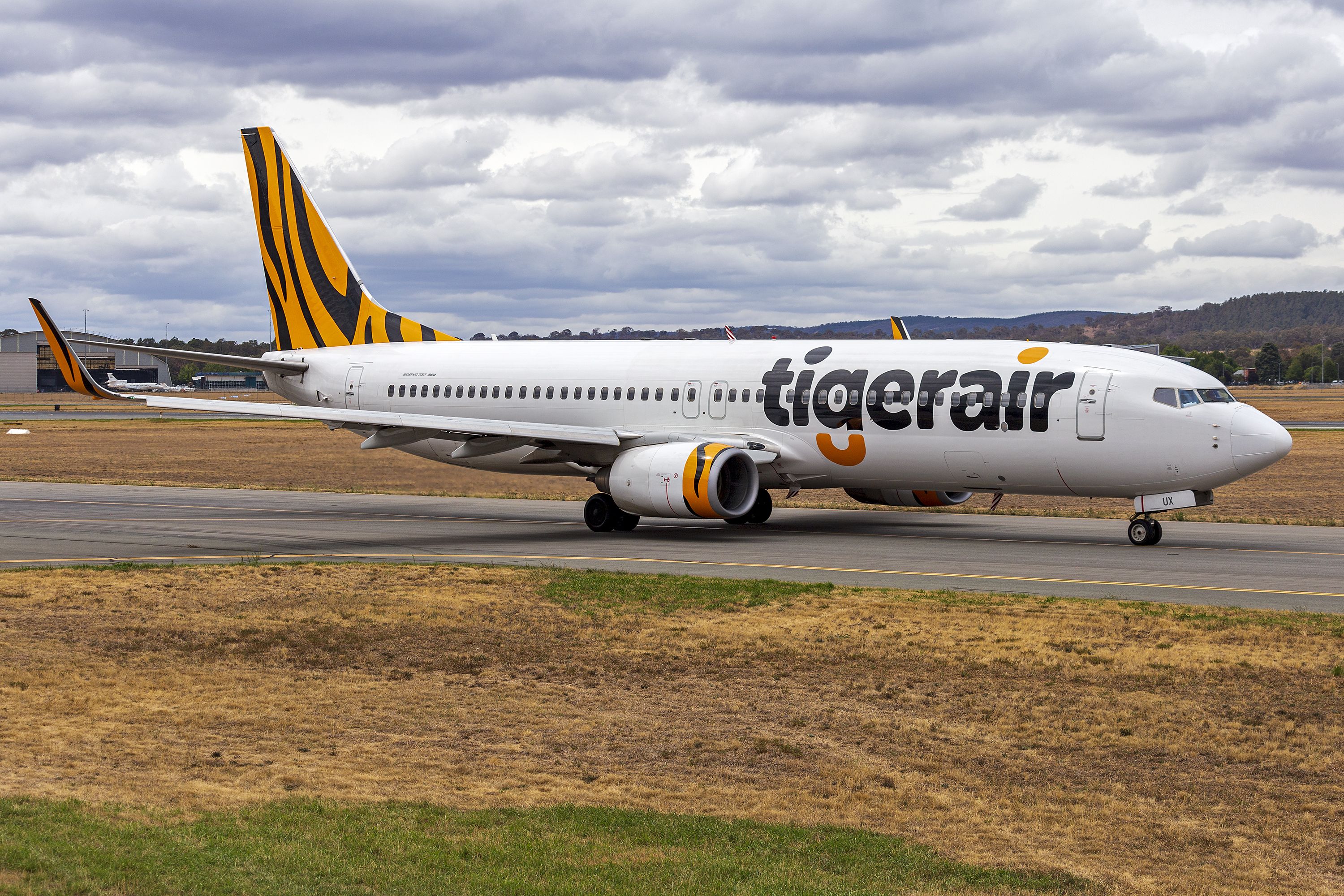 Boeing 737-800 (VH-VUX) - Tigerair Australia (VH-VUX) Boeing 737-8FE(WL) taxiing at Canberra Airport.