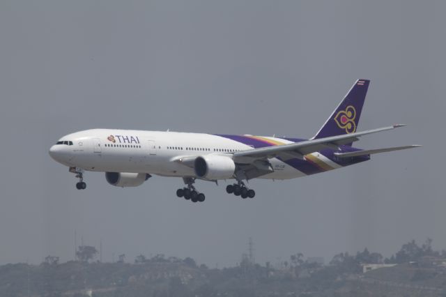 Boeing 777-200 (HS-TJR)