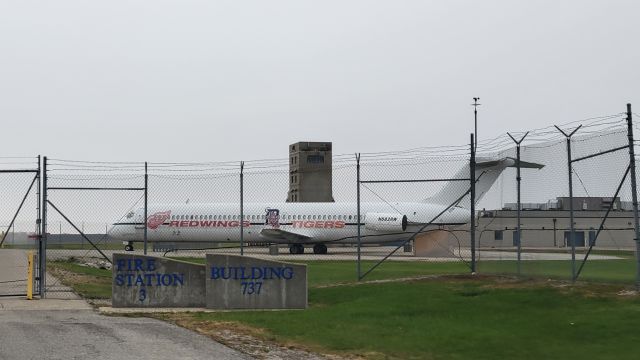 McDonnell Douglas MD-81 (N682RW)