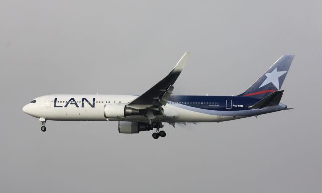 BOEING 767-300 (CC-CXD)