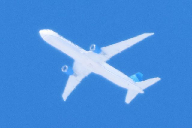 N66051 — - N66051 Boeing B767 424 ER. United Airlines UA963 De Berlin BER Vers Newark EWR. Altitude 10363 Mètres. Vitesse 857 KM/H. Survolant la ville de Lavaltrie QC. Le 28-02-2025 à 11:55.