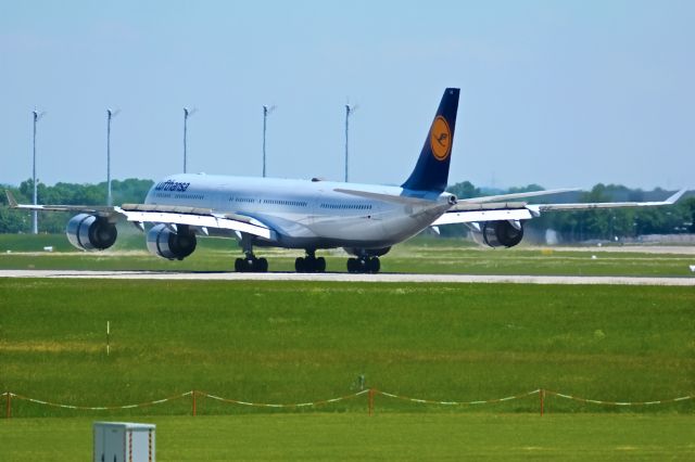 Airbus A340-600 (D-AIHX)