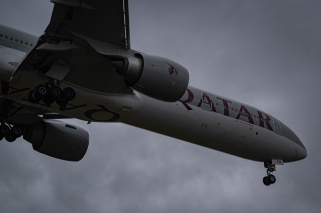 BOEING 777-300ER (A7-BEU) - Had a long layover in London... Decided to check out the famed Myrtle Ave, and turns out, when 27L is the arriving runway, it is quite a show!