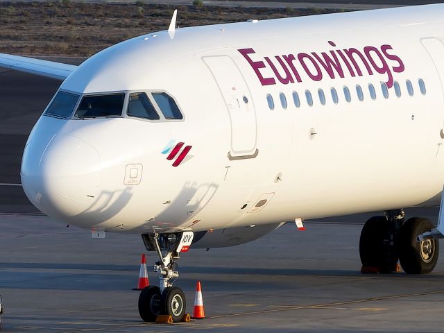 Airbus A321 (D-AIDV) - Tenerife Sur - Reina Sofia (TFS / GCTS) - Spainbr /br /Photo taken: December 17, 2023br /br /Operator: Eurowingsbr /Type: Airbus A321-231br /Registration: D-AIDVbr /Serial: 5413br / br /Category: Civil Aircraft - Airliner