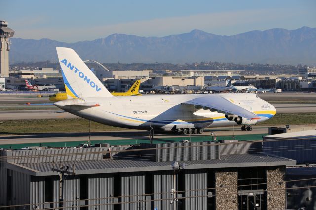 Antonov An-124 Ruslan (UR-82008)