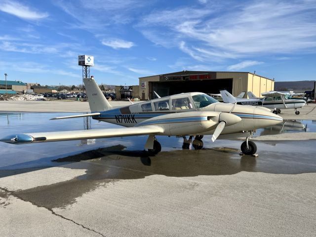 Piper PA-30 Twin Comanche (N711KK)