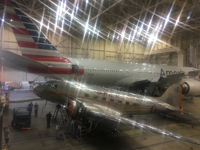 Douglas DC-3 (N17334)