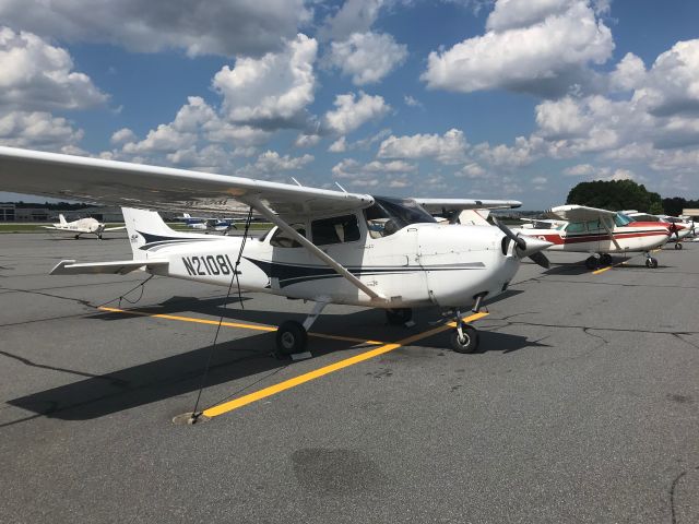 Cessna Skyhawk (N2108L)