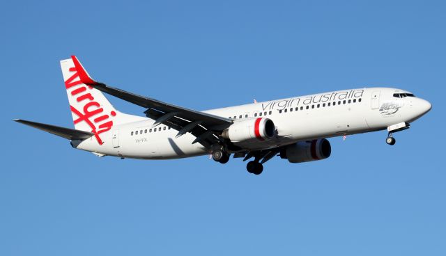 Boeing 737-800 (VH-VOL) - Newport Beach Short Final To Rwy 16R