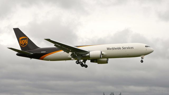 BOEING 767-300 (N368UP) - BOE296 on final to Rwy 16R to complete a B1 flight on 10.18.19. (B767-3S2F(ER) / ln 1194 / cn 65907).