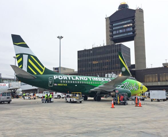 Boeing 737-700 (N607AS) - Alaska Airlines Portland Timbers Special livery 01/17/2017 @ KBOS Logan