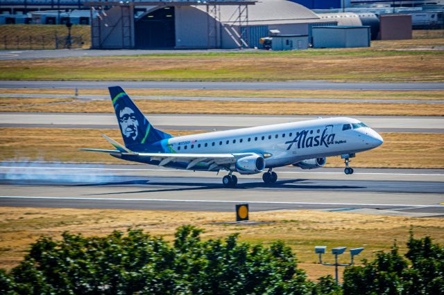 Embraer 175 (N173SY)