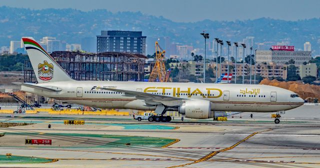 Boeing 777-200 (A6-LRE) - A6-LRE Etihad Airways Boeing 777-237(LR) s/n 36304 - 2017 Formula 1 Abu Dhabi Grand Prix - Delivered March 2008br /Delivered to Etihad April 2014 br /br /Los Angeles International Airport (IATA: LAX, ICAO: KLAX, FAA LID: LAX)br /Photo: TDelCorobr /September 2, 2017