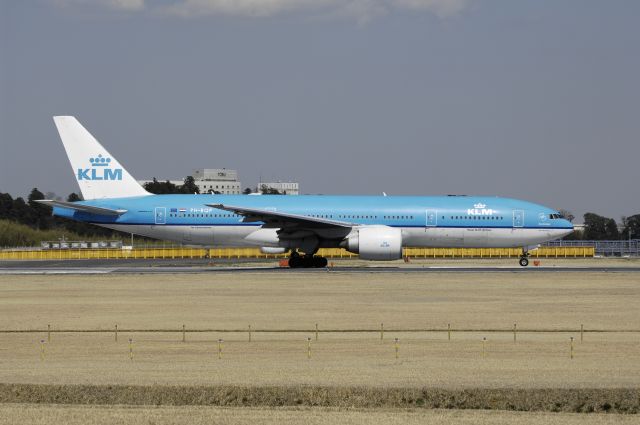 Boeing 777-200 (PH-BQB) - Departure at NRT Airport R/W16R on 2012/04/08