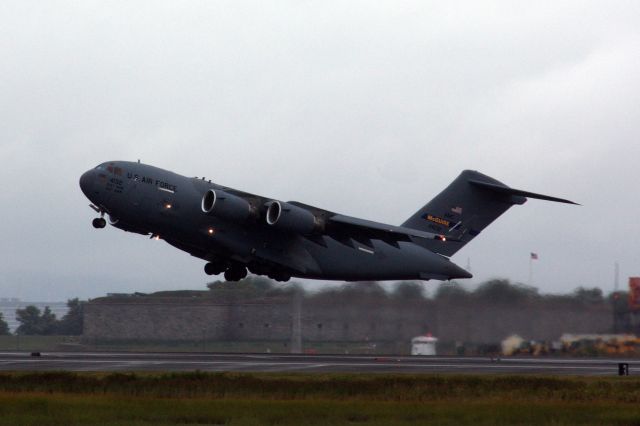 Boeing Globemaster III (04-4132)