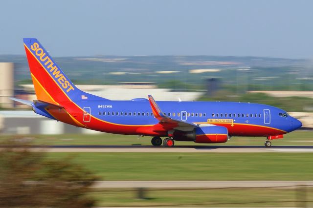 Boeing 737-700 (N487WN) - 12R takeoff roll