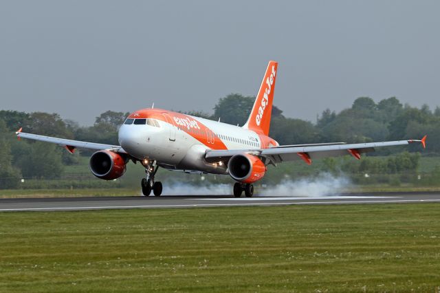 Airbus A319 (G-EZDL) - EZY1846 landing from Hamburg
