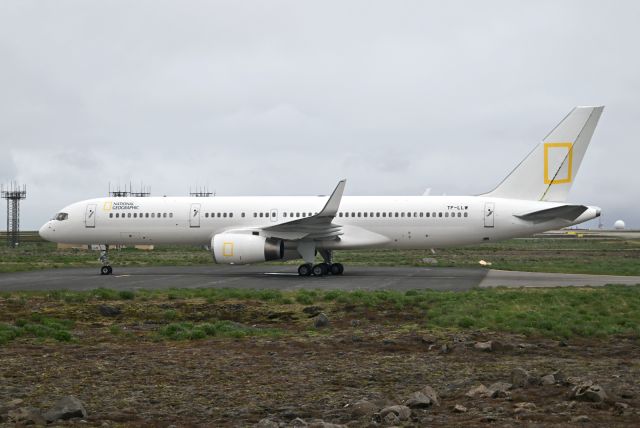 Boeing 757-200 (TF-LLW)