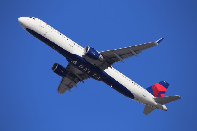 Airbus A321 (N327DN)