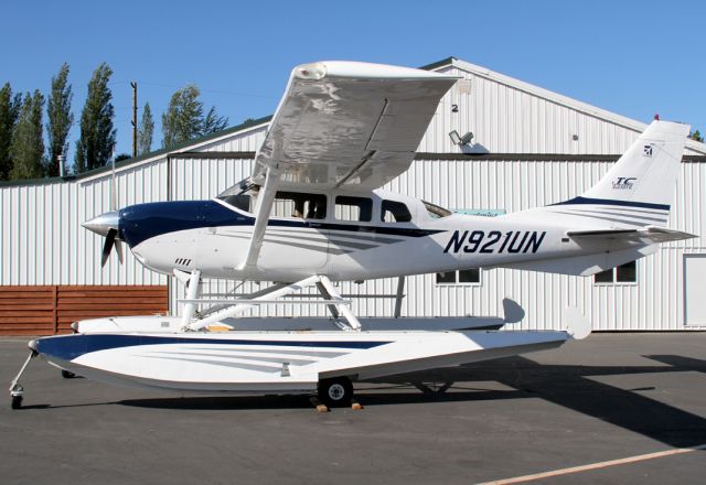 Cessna 206 Stationair (N921UN)