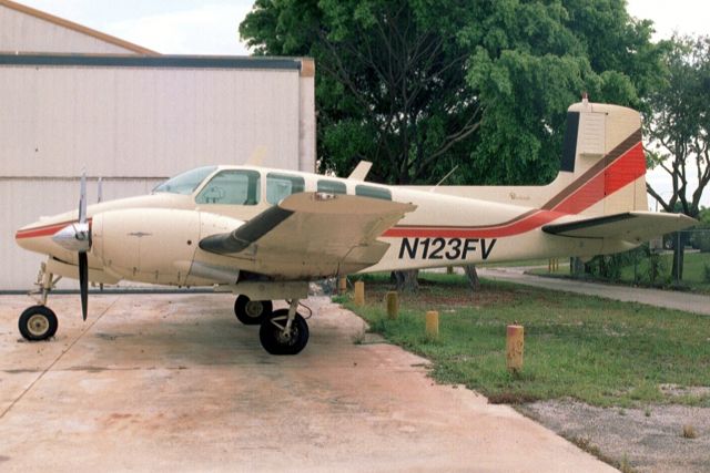 Beechcraft Twin Bonanza (N123FV) - Seen here on 28-Sep-03.  Reregistered N232GC 11-Sep-10.