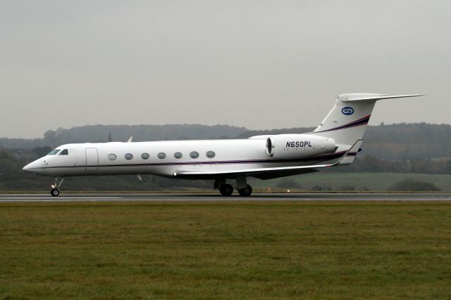 Gulfstream Aerospace Gulfstream V (N650PL) - Departing for EGNX on 11-Nov-09.