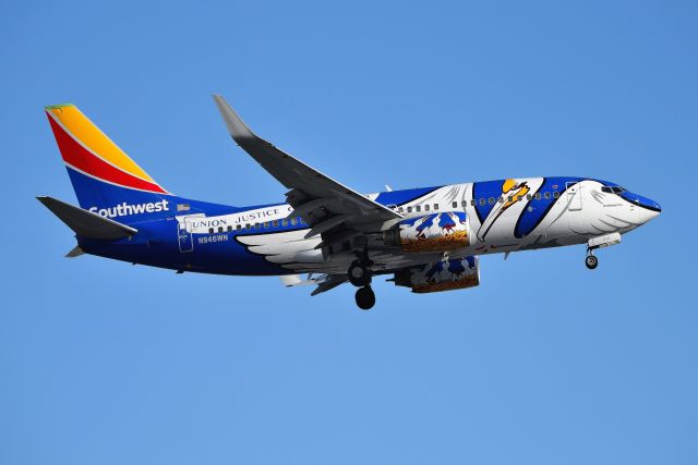 Boeing 737-700 (N946WN) - Landing on 23-R on 03-14-19 from MCO