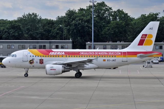 Airbus A319 (EC-JAZ) - ORGULLOSOS DE NUESTRA SELECCION, proud of our national team !