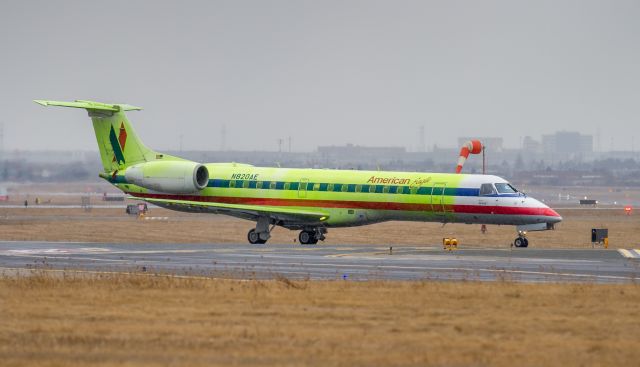 Embraer ERJ-145 (N820AE)